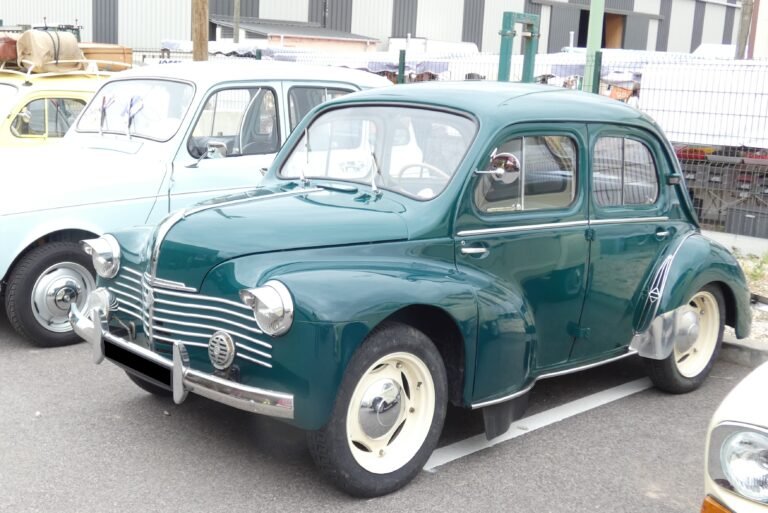 Les 80 ans de la 4CV RENAULT